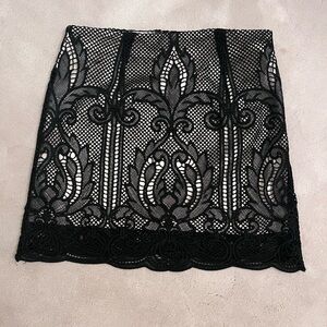 Forever 21 Elegant Black & Biege Lace Skirt
Size Medium
Good condition